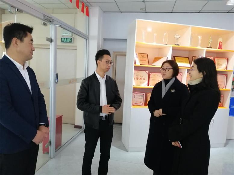 辽阳市妇联主席郑岑岭莅临1xBET信息考察调研